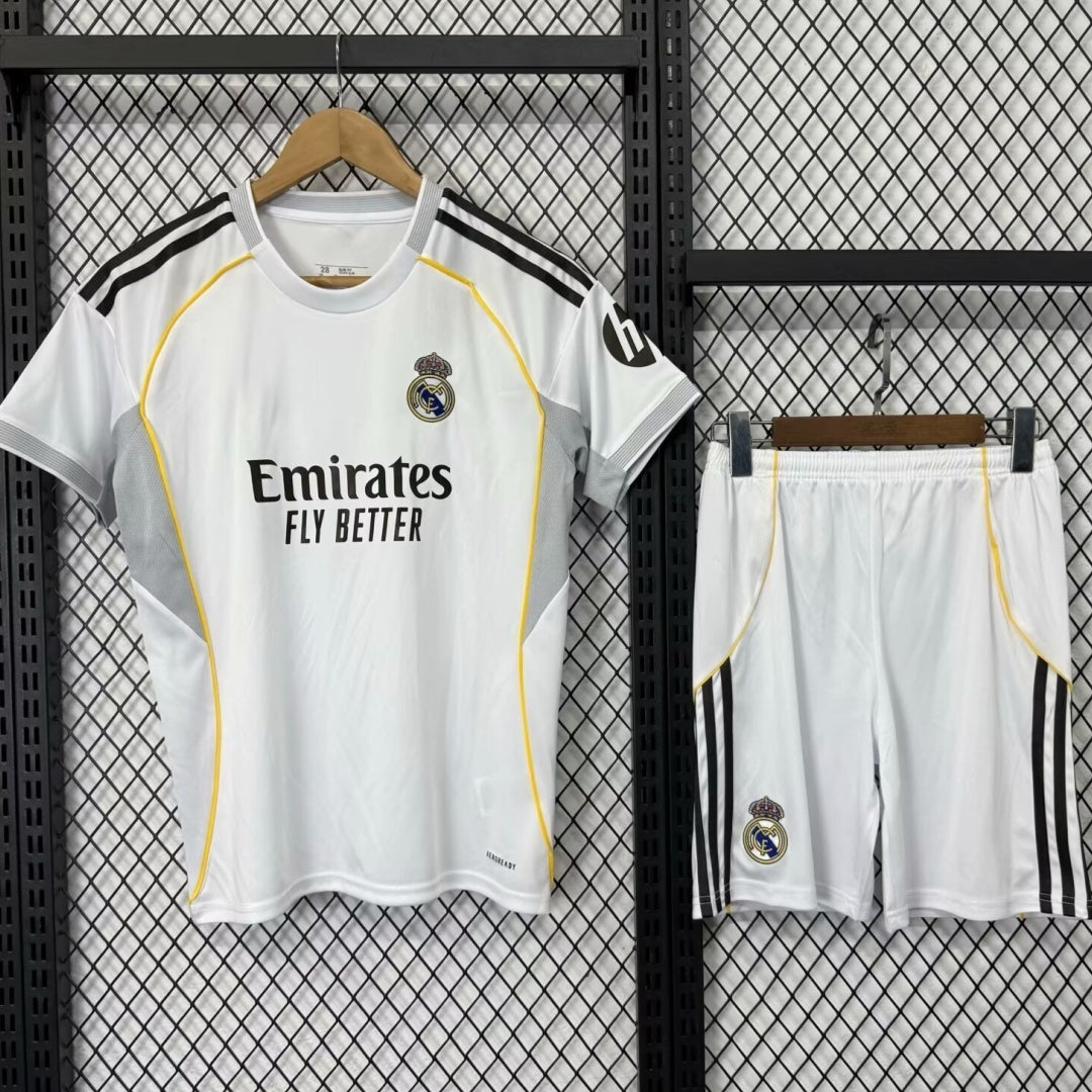 Maillot domicile adulte Real Madrid 25/26 Le 12-ème Maillot, maillot de football officiel avec logo et détails du club.