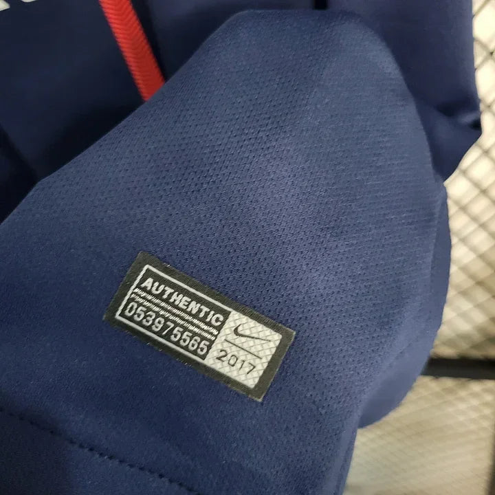 Maillot Paris rétro 2017-2018 de Le 12 -ème, maillot de football avec logo et design vintage, vue de face.