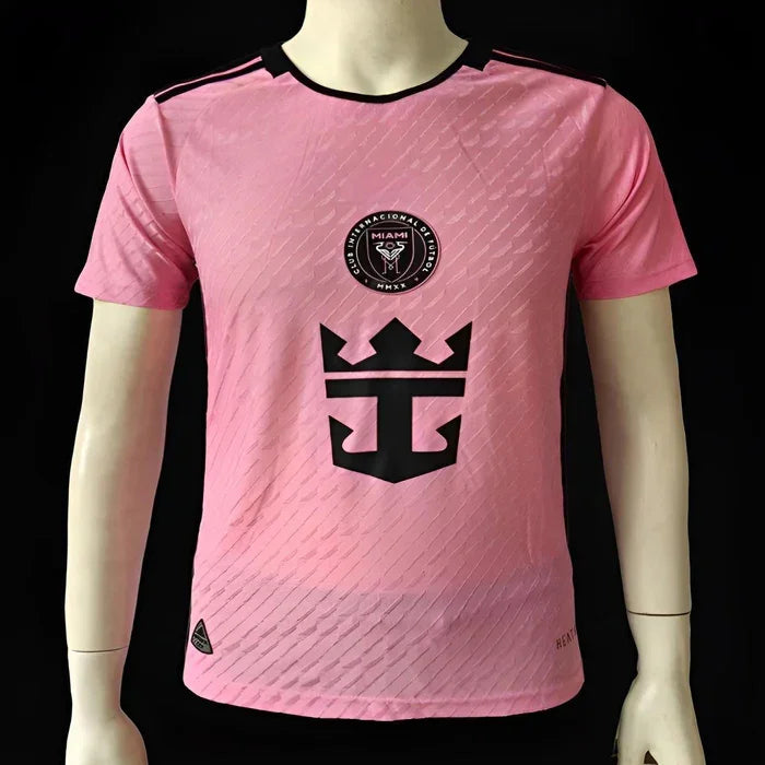 Maillot Inter Miami saison 2023-2024 édition limitée rose de la marque Le 12 -ème Maillot, vue de face.