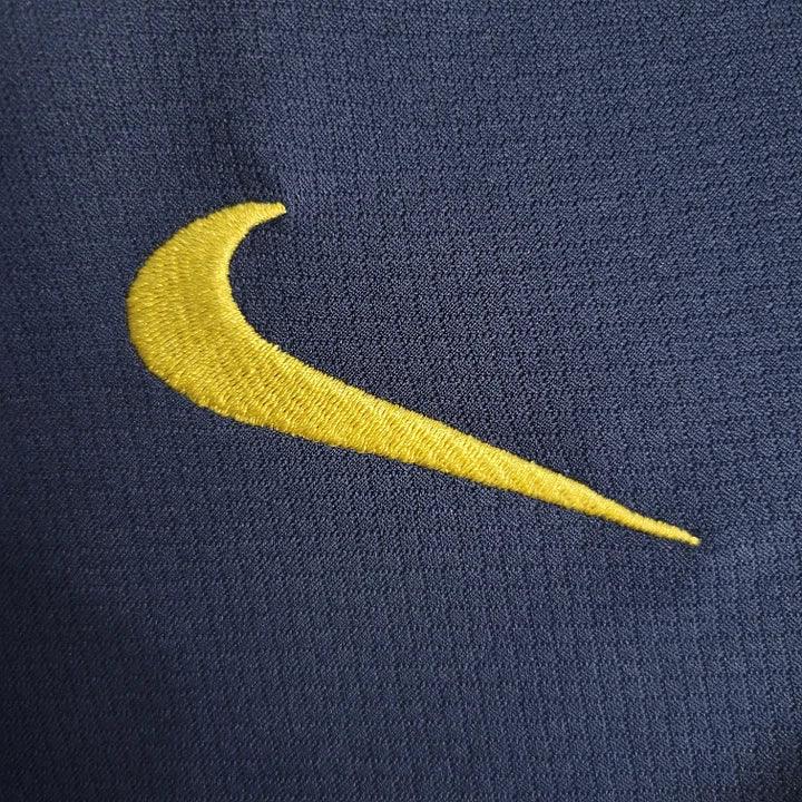 Maillot domicile de l'équipe de France 2022/23 pour la Coupe du Monde, marque Le 12 -ème Maillot, vue de face.