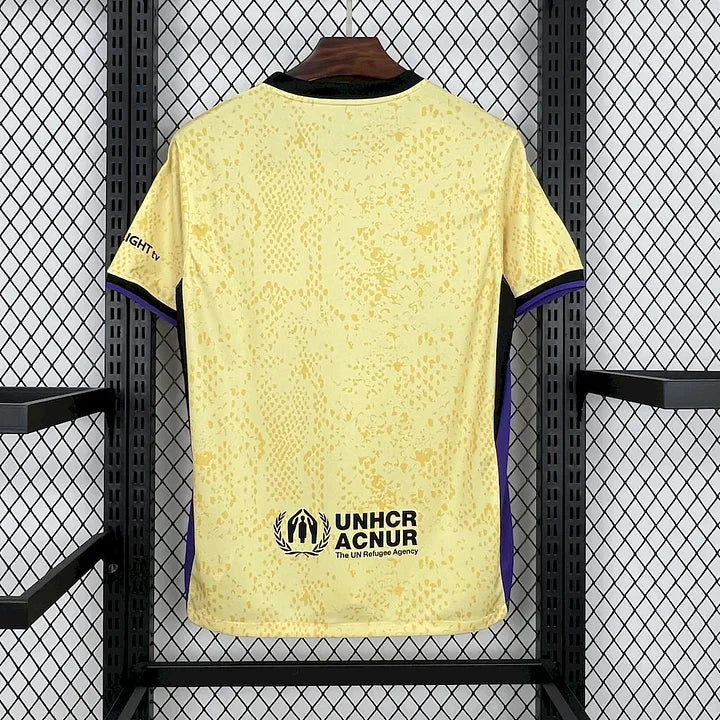 Maillot de football extérieur FC Barcelone 2025-2026 Le 12, avec logo Kobe Bryant Mamba, coloris bleu et rouge, détails du maillot
