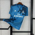 Maillot de football Real Madrid 2017-2018 rétro, marque Le 12 -ème Maillot, vue de face avec logo et détails du maillot.