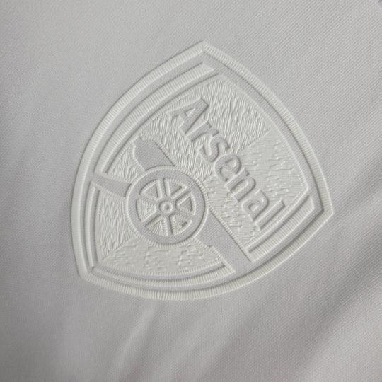 Maillot Arsenal blanc 2021-2022 Le 12-ème Maillot, maillot de football avec logo et détails du club sur le devant