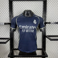 Maillot extérieur Real Madrid Le 12, taille 25/26, avec logo du club et détails du maillot de joueur.