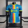 Maillot extérieur FC Barcelone 2023-2024 Le 12 -ème Maillot, vue du maillot avec logo et détails de l'équipe.