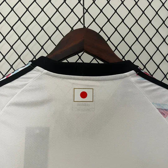 Maillot Japon Concept Zoro One Piece 2023/24 de Le 12, vue de face, avec logo et design coloré.
