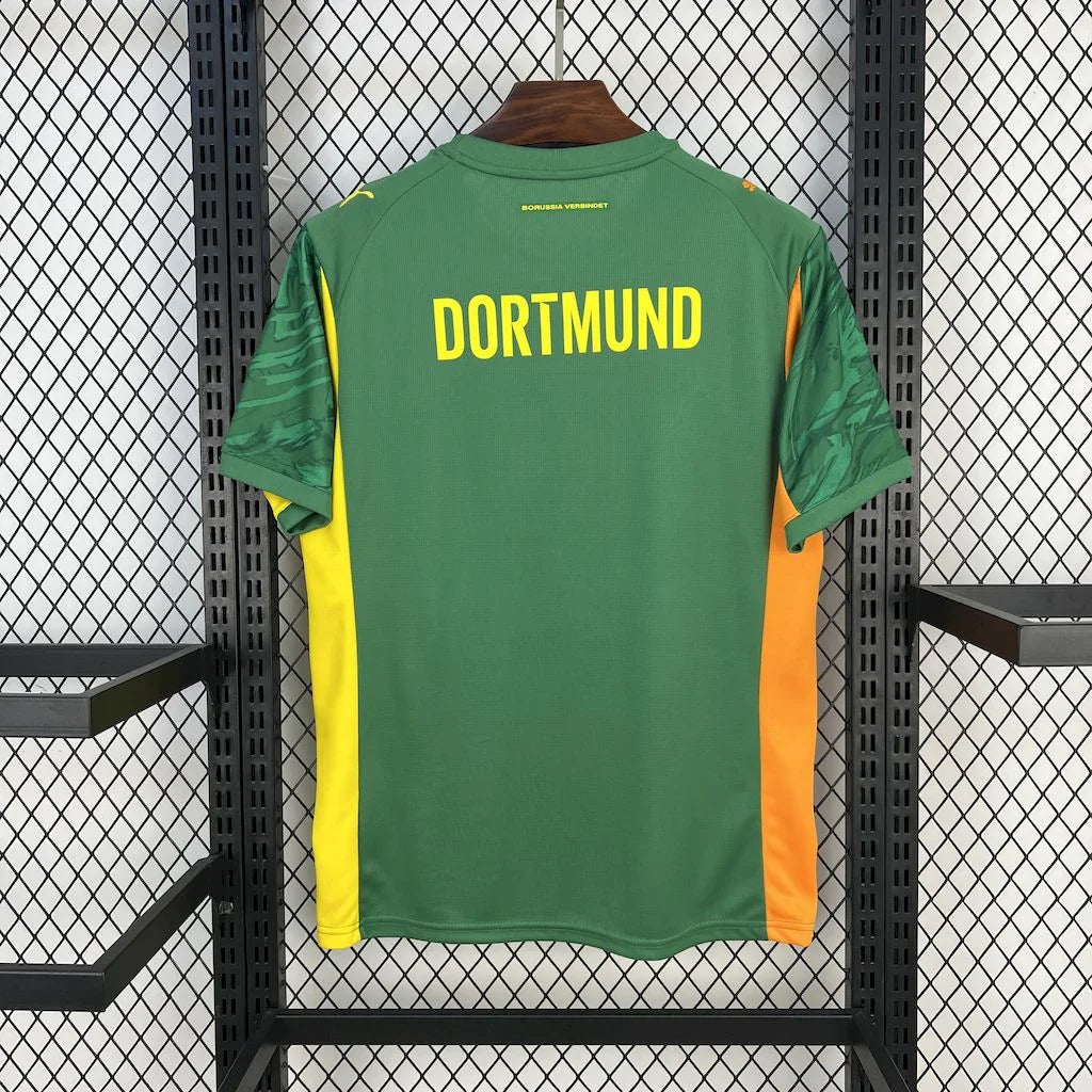 Maillot de gardien Borussia Dortmund 2024-25, marque Le 12-ème Maillot, en tissu sportif avec logo et détails de l'équipe.