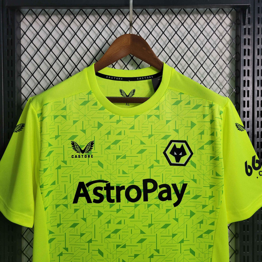 Maillot extérieur Wolves 2023-24 de Le 12 -ème Maillot, maillot de football avec logo et design de l'équipe.