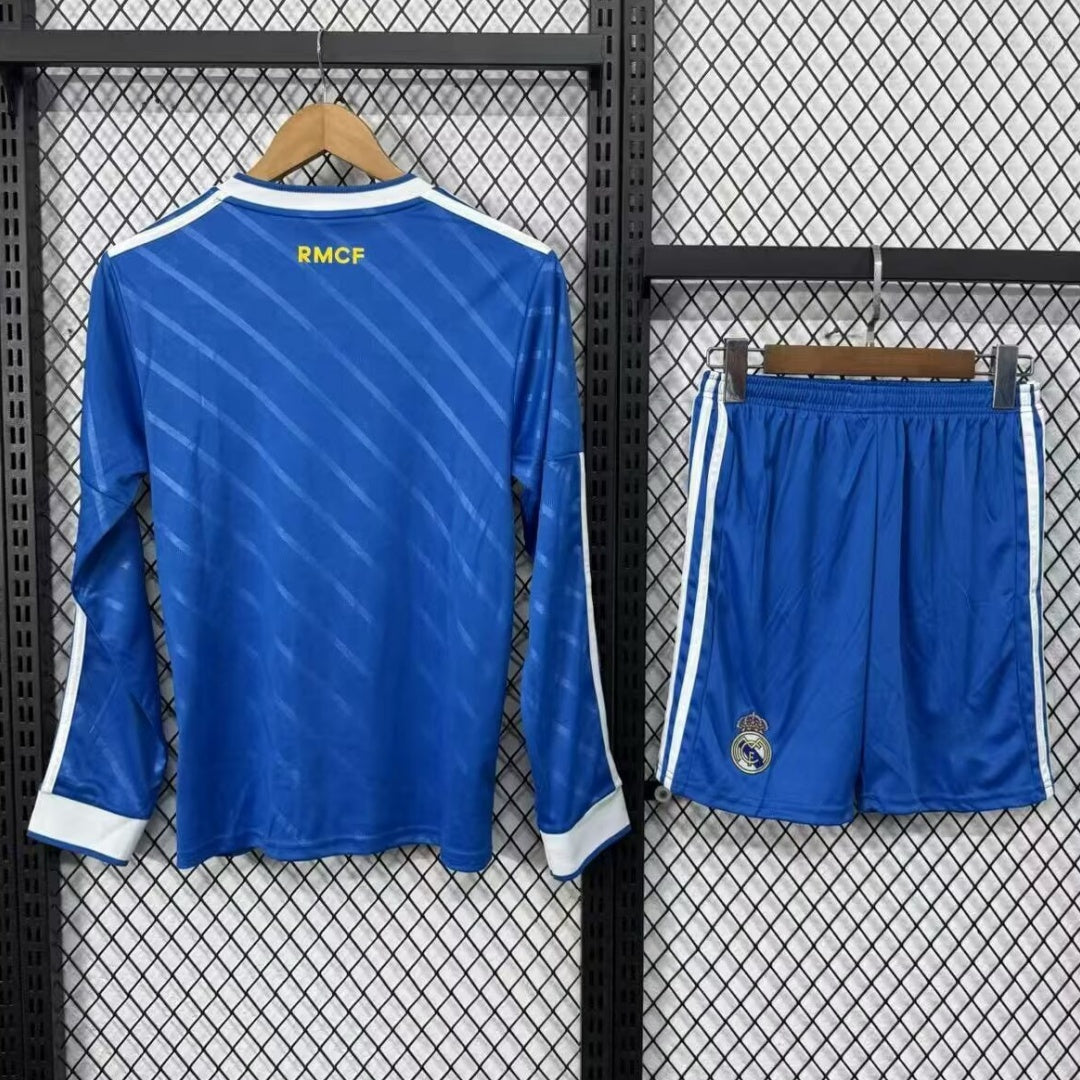 Ensemble 25/26 Real Madrid maillot third homme à manches longues, marque Le 12 -ème Maillot, devant du maillot.
