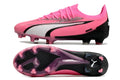 Crampons Ultra Ultimate FG de Le 12 -ème Maillot, fixation pour chaussures de sport, montrant les pointes en acier.