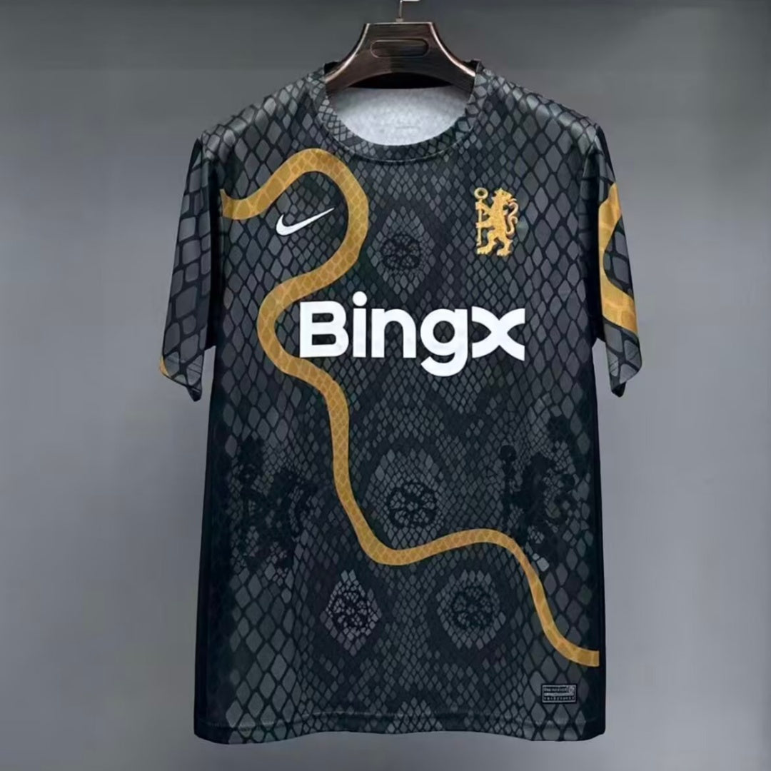 Maillot de football Chelsea 25/26 ans, modèle spécial, de la marque Le 12 -ème Maillot, vu de face avec logo et détails.