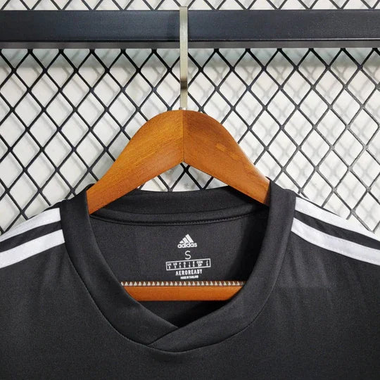Maillot Real Madrid foot Balmain noir 2023 2024, jersey de football pour homme avec logo Le 12-ème Maillot visible sur l'image.