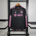 Maillot à manches longues de l'Inter Miami 2023-2024, marque Le 12, vue de face avec logo et détails du tissu.