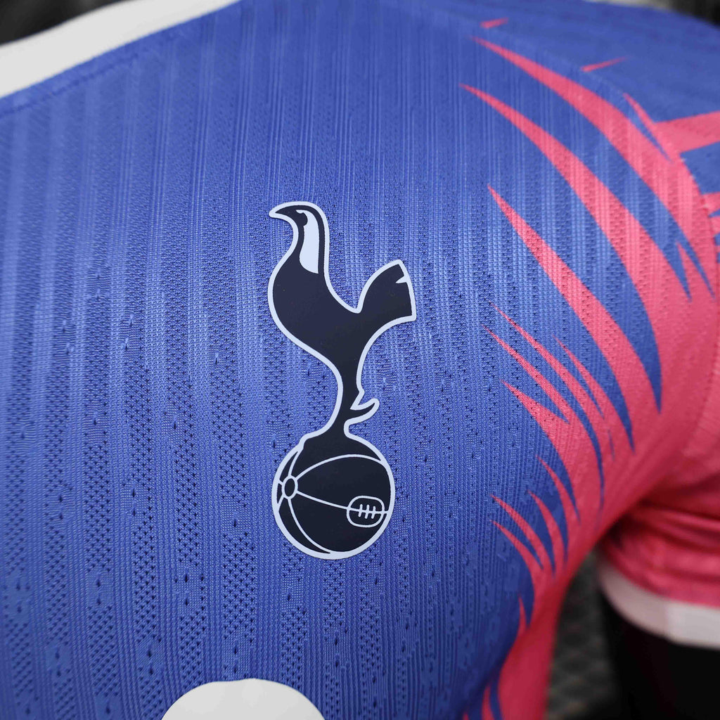 Maillot Tottenham concept 2024-25 de Le 12 -ème Maillot, jersey sportif avec logo et design moderne visible sur l'image.