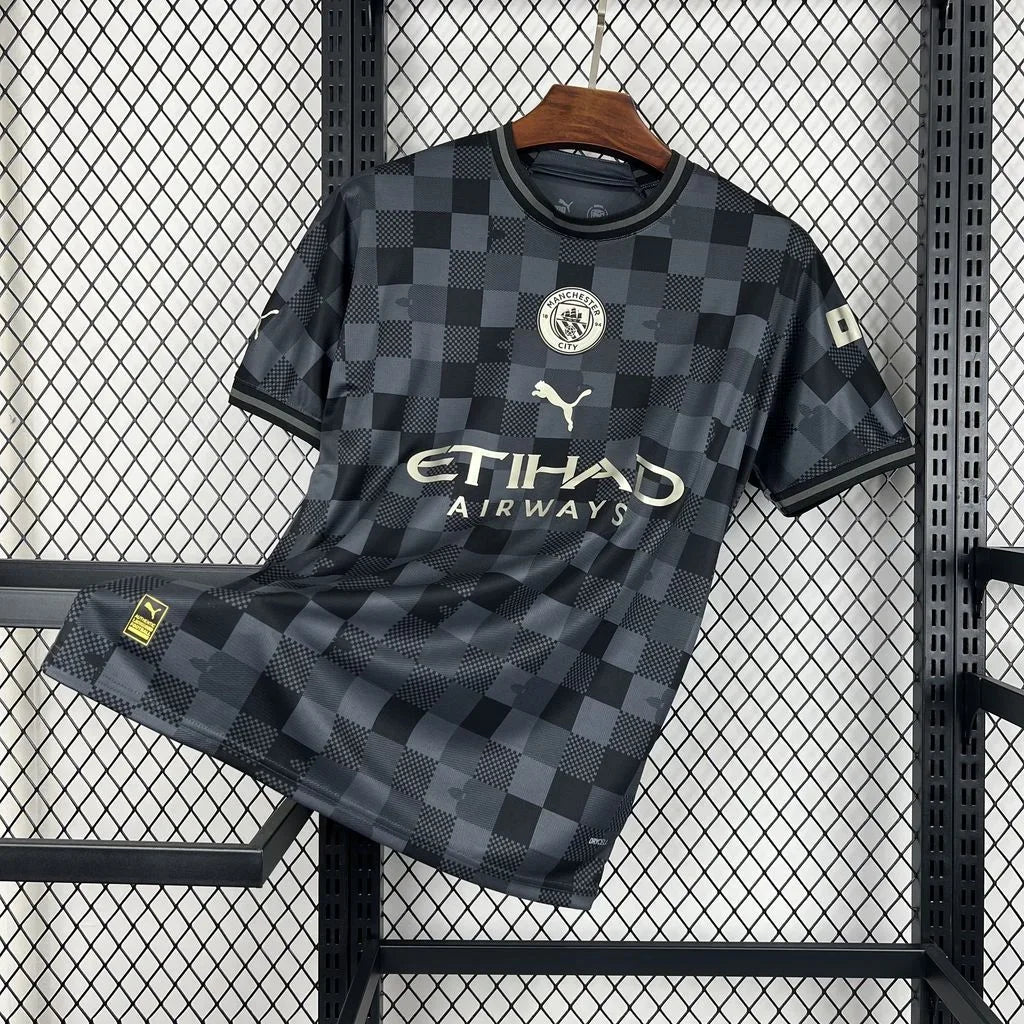 Maillot de football noir City Louis Vuitton 2024-2025 par Le 12 -ème Maillot, design élégant avec logo visible.