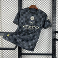 Maillot de football noir City Louis Vuitton 2024-2025 par Le 12 -ème Maillot, design élégant avec logo visible.
