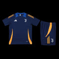 Ensemble de maillot Juventus de la marque Le 12 -ème Maillot, affichant le design du kit avec logo et détails colorés.