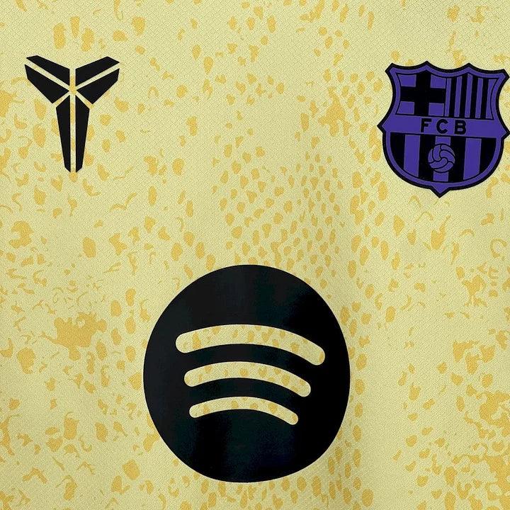 Maillot extérieur FC Barcelone 2025-2026 Le 12, avec logo et design inspiré de Kobe Bryant Mamba, tissu sportif.