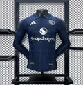 Maillot Manchester United manches longues 2025-26, Le 12 -ème Maillot, devant avec logo et design sportif.