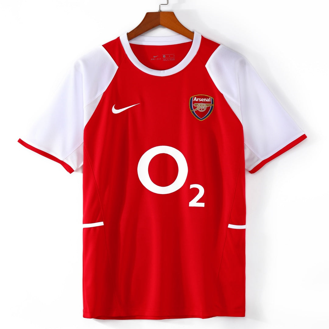 Maillot domicile rétro de l'Arsenal 2002-2004, signé Le 12 -ème Maillot, avec logo et couleurs traditionnelles du club.