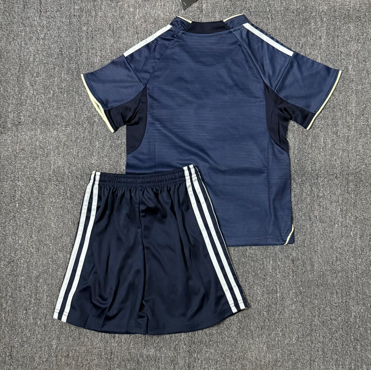 Ensemble enfant Real Madrid extérieur Le 12 -ème Maillot, maillot et short assortis pour supporter l'équipe.