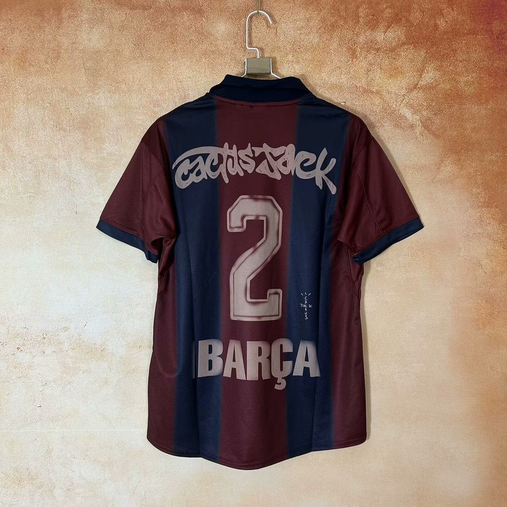 Maillot de football Barcelone noir 25/26 de style rétro Le 12 -ème Maillot, visible avec détails du logo et design classique