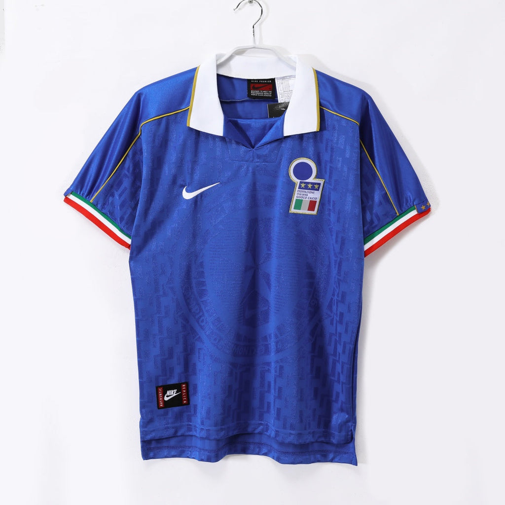Maillot domicile de football Italie 1995, maillot rétro Le 12-ème Maillot, maillot de football italien vintage, style rétro.