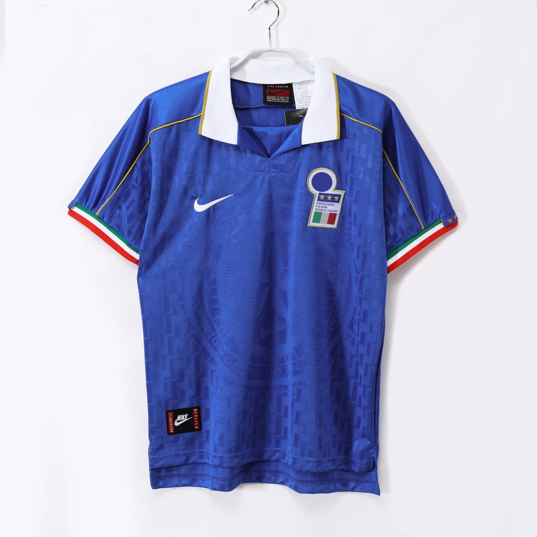 Maillot domicile de football Italie 1995, maillot rétro Le 12-ème Maillot, maillot de football italien vintage, style rétro.