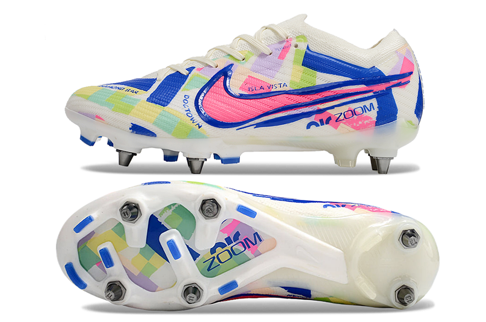 Crampons pour chaussures de football Mercurial Vapor de la marque Le 12 -ème Maillot, avec pointes en métal pour adhérence optimale.