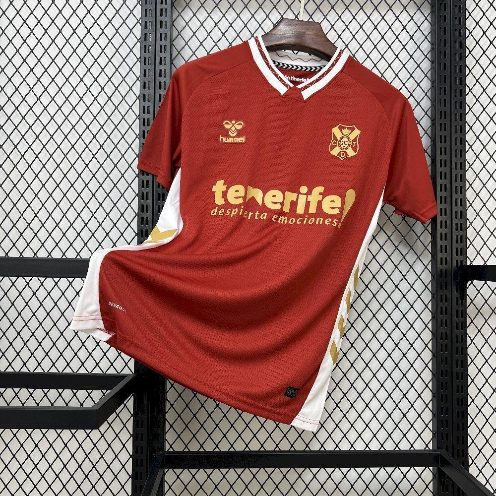 Maillot extérieur du Tenerife 2025-26 de la marque Le 12 -ème Maillot, vue frontale avec logo et détails du design.
