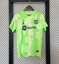 Maillot 24/25 Barcelone Le 12 -ème Maillot, maillot de football vert avec logo de l'équipe, vue de face.