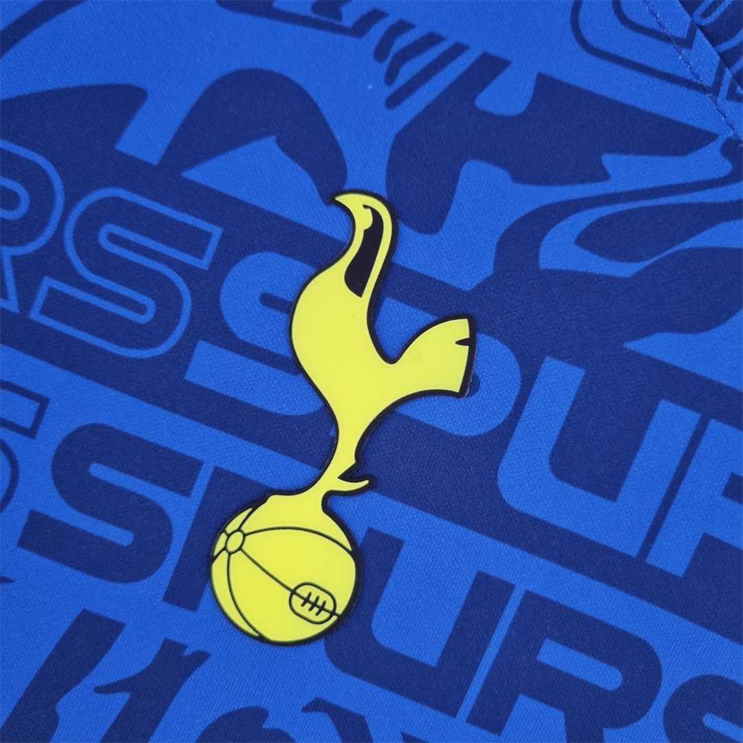 Maillot Tottenham concept 2022-23 de Le 12 -ème Maillot, vue de face avec logo et design distinctif.