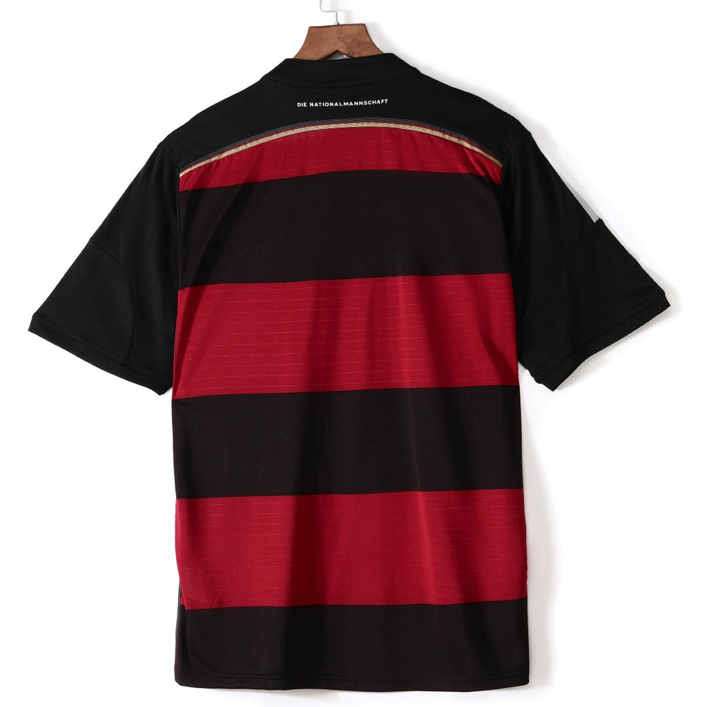 Maillot extérieur rétro 2014 de l'Allemagne, marque Le 12ème Maillot, avec design vintage et couleurs traditionnelles.