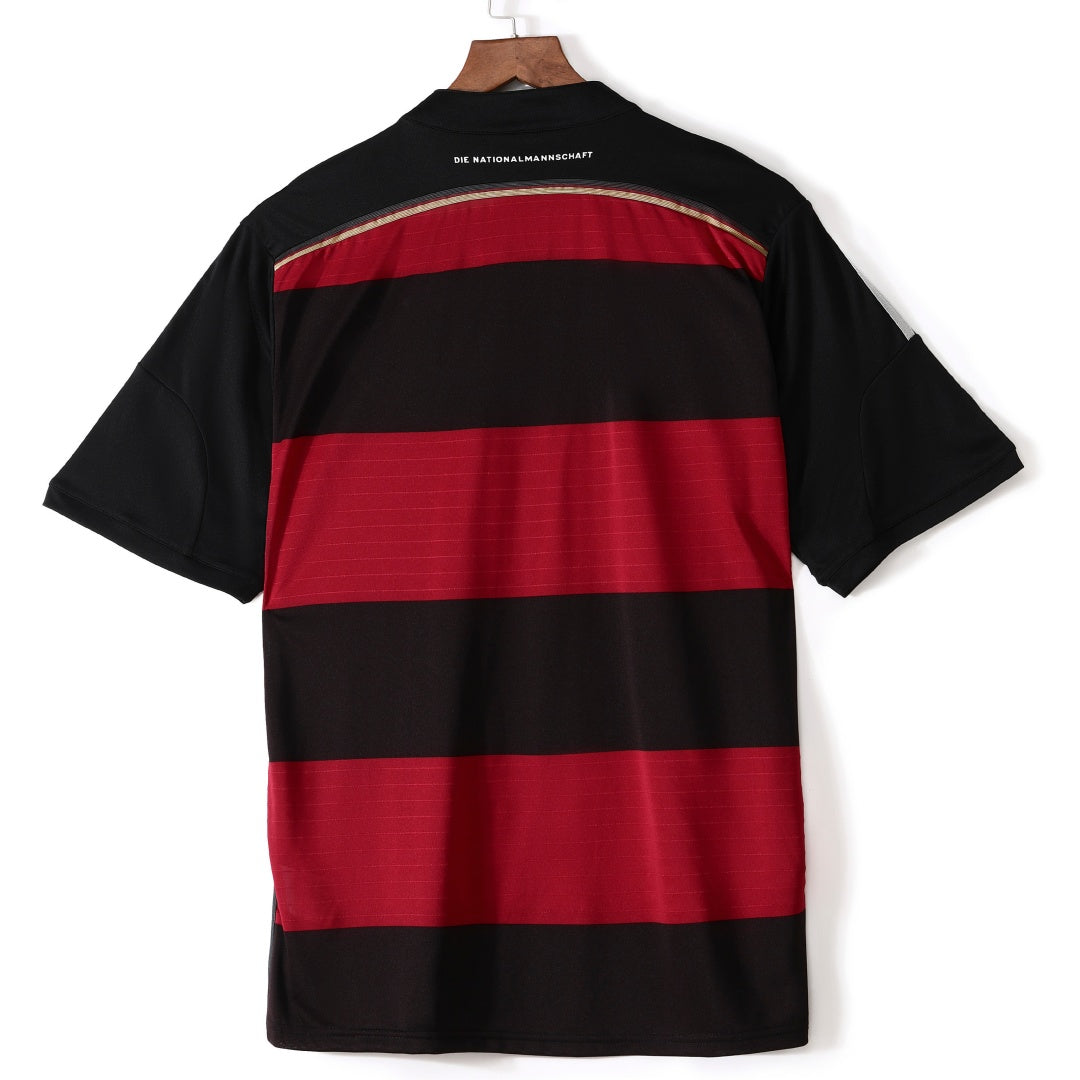 Maillot extérieur rétro 2014 de l'Allemagne, marque Le 12ème Maillot, avec design vintage et couleurs traditionnelles.