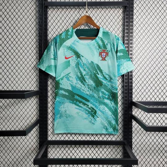 Maillot Portugal saison 2023-2024 d'entraînement Le 12 -ème Maillot, maillot de football avec logo Portugal visible sur le devant.