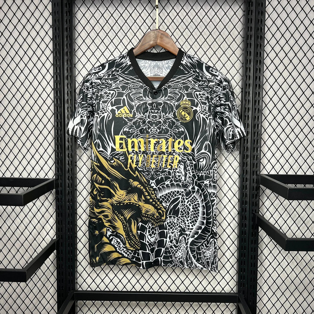 Maillot de football Real Madrid Le 12-ème Maillot 2024-2025, maillot concept avec logo et design original sur fond blanc.