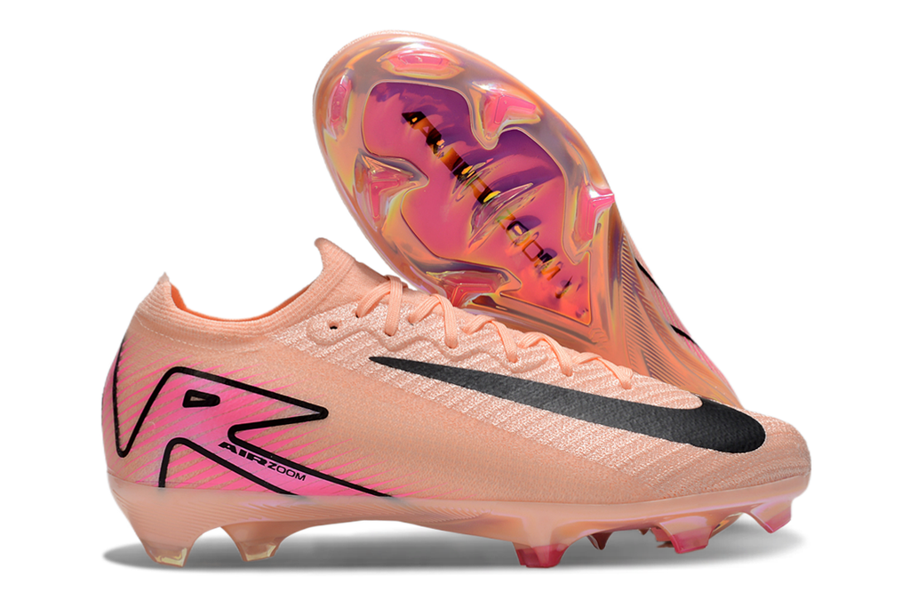 Crampons Mercurial Vapor 16 Elite XXV de Le 12 -ème Maillot, vue des spikes et de la semelle pour football.