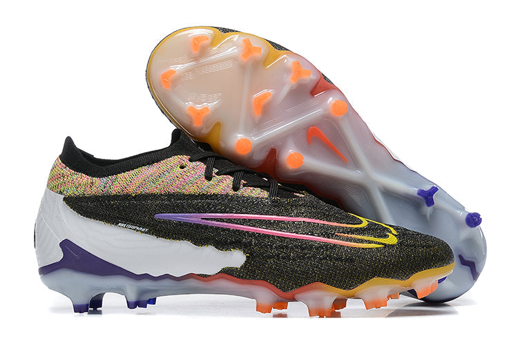 Crampons Phantom GX Elite FG de Le 12 -ème Maillot, vue des crampons avec pointes en acier pour chaussures de football.