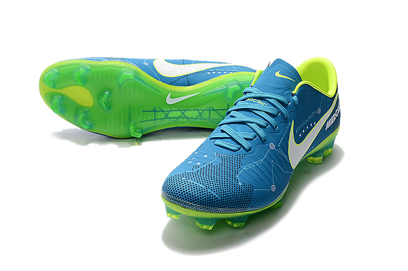 Crampons Mercurial Vapor élite XI de Le 12 -ème Maillot, vue de face avec pointes en acier pour football.