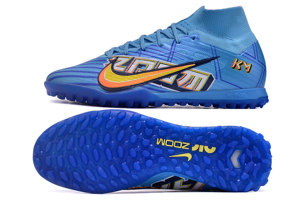 Crampons Mercurial Superfly IX Elite pour football, semelles à crampons en acier, chaussures sportives noires et orange.