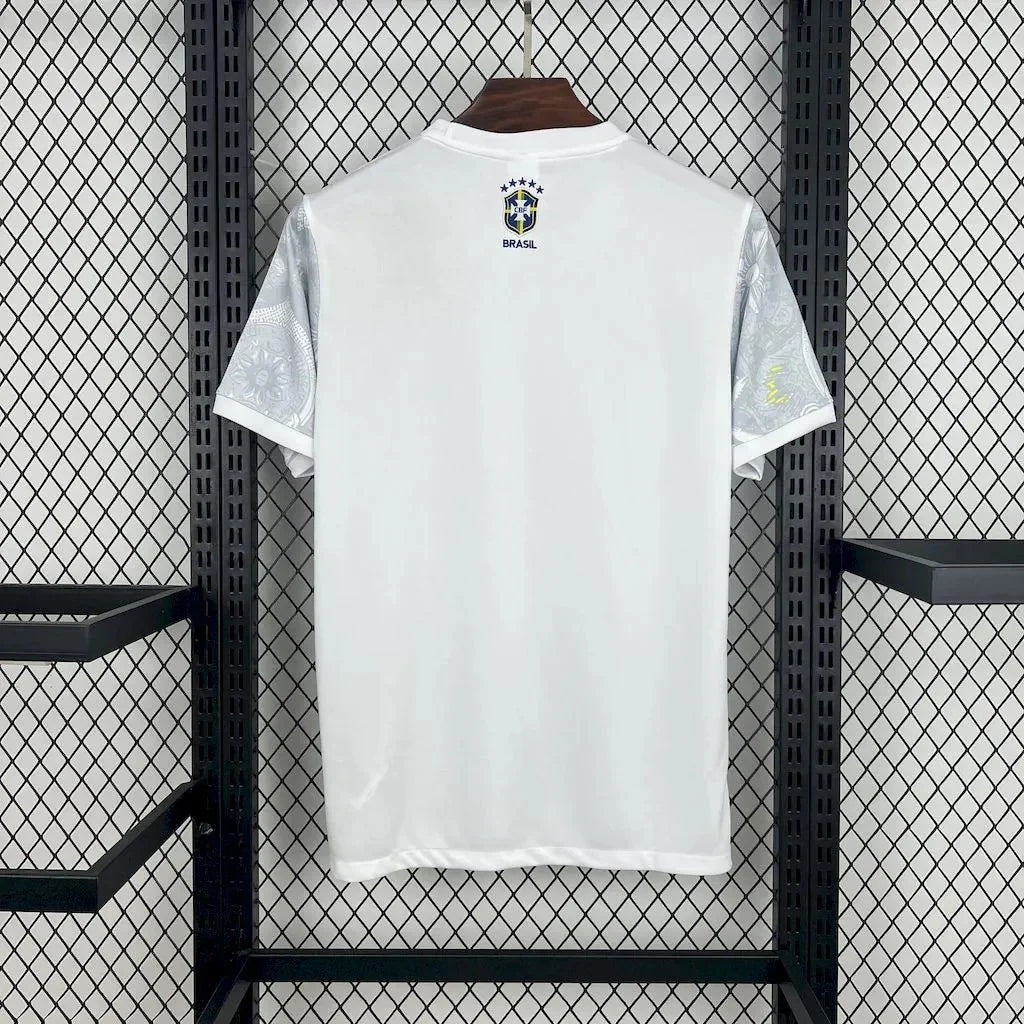 Maillot Brésil concept 2025 de Le 12 -ème Maillot, devant avec logo et détails colorés, tissu sportif élégant.