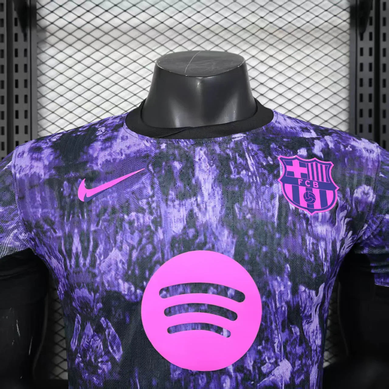 Maillot FC Barcelone 2025/26 Le 12 -ème Maillot, devant avec logo et design officiel, en tissu bleu et grenat.
