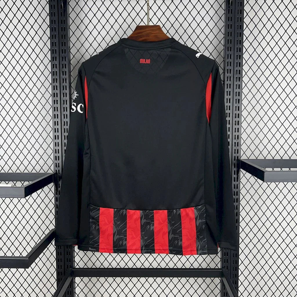 Maillot de football AC Milan 2025/26, marque Le 12 -ème Maillot, vue de face avec le logo et les détails du maillot.