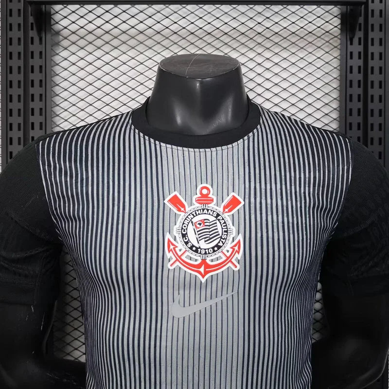 Maillot de football Corinthians 2025-26, bleu et blanc, avec logo et design moderne, porté par un joueur.