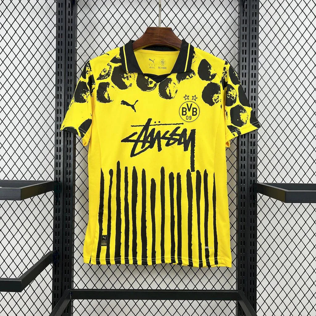 Maillot Dortmund concept 2025-26 de la marque Le 12 -ème Maillot, vue en détail, avec design moderne et logo officiel.