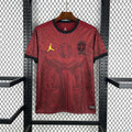 Maillot de football Brésil 2025-26 de la marque Le 12 -ème Maillot, vue frontale avec logo et design coloré.