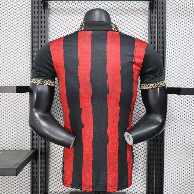 Maillot concept AC Milan 2025-26 de Le 12 -ème Maillot, jersey de football avec logo et design moderne, vue de face.