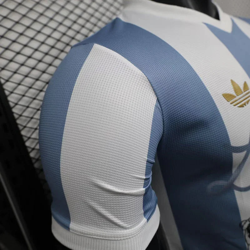 Maillot de football Argentine concept 2025-26 de la marque Le 12, vista de face avec design moderne et couleurs bleu et blanc.