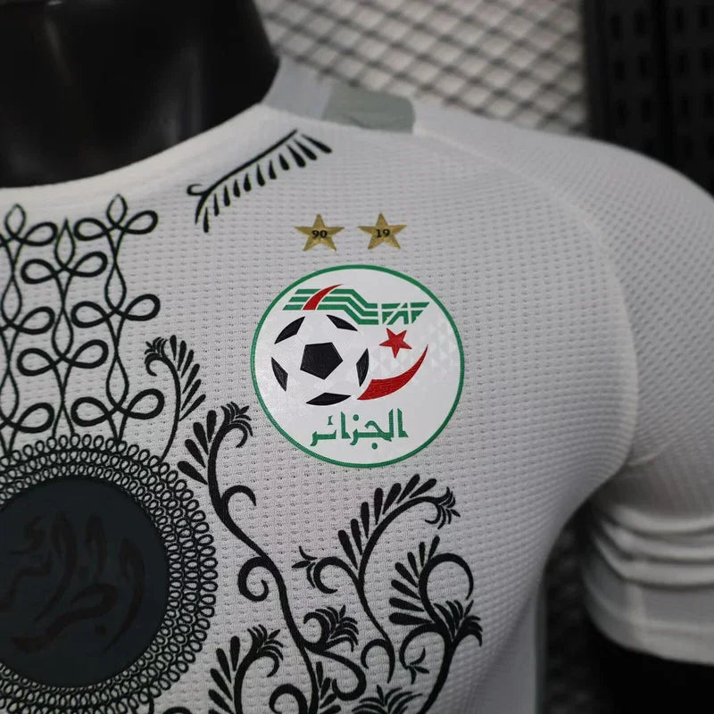 Maillot de football Algérie concept 2025-26, design avec logo Le 12 -ème Maillot, vue frontale en détail.