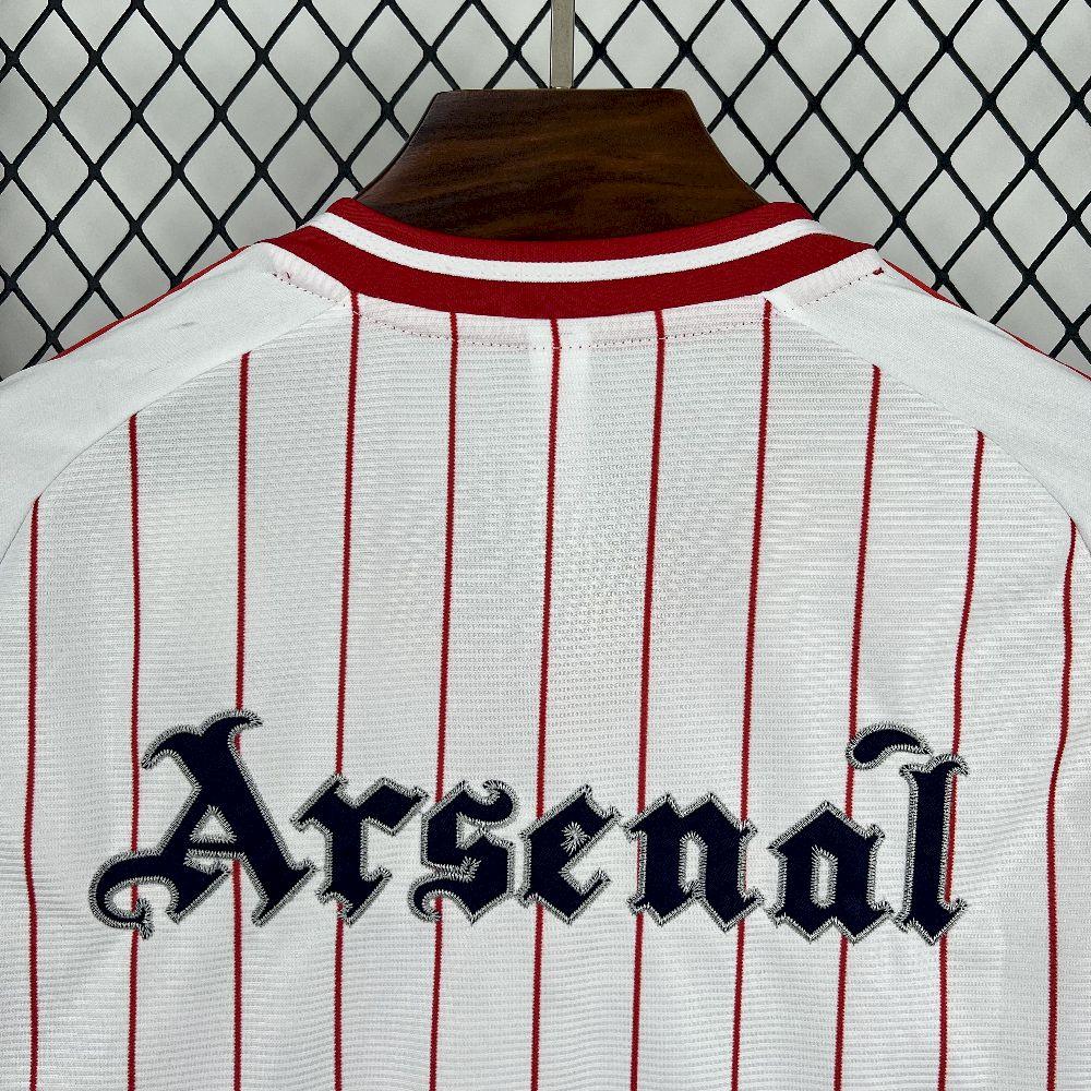 Maillot Arsenal concept 2025-26 par Le 12 -ème Maillot, maillot de football avec logo et design moderne, vue frontale.